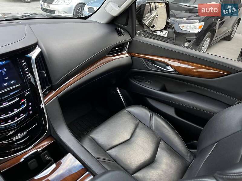 Внедорожник / Кроссовер Cadillac Escalade 2017 в Львове