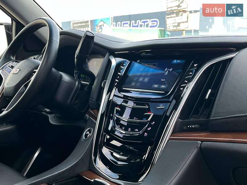 Внедорожник / Кроссовер Cadillac Escalade 2017 в Львове