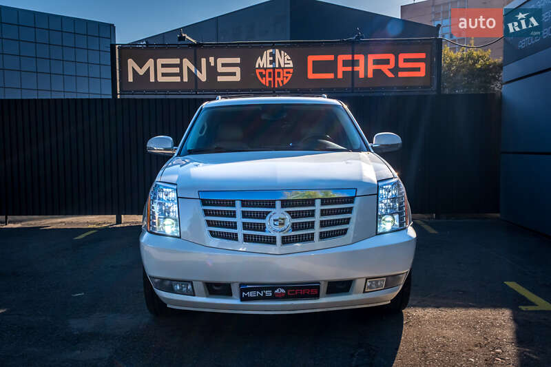 Позашляховик / Кросовер Cadillac Escalade 2011 в Києві