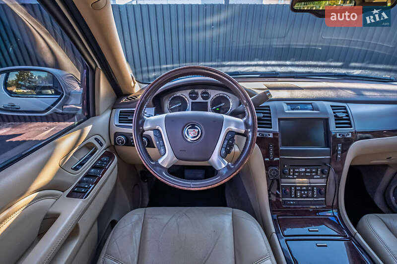 Позашляховик / Кросовер Cadillac Escalade 2011 в Києві