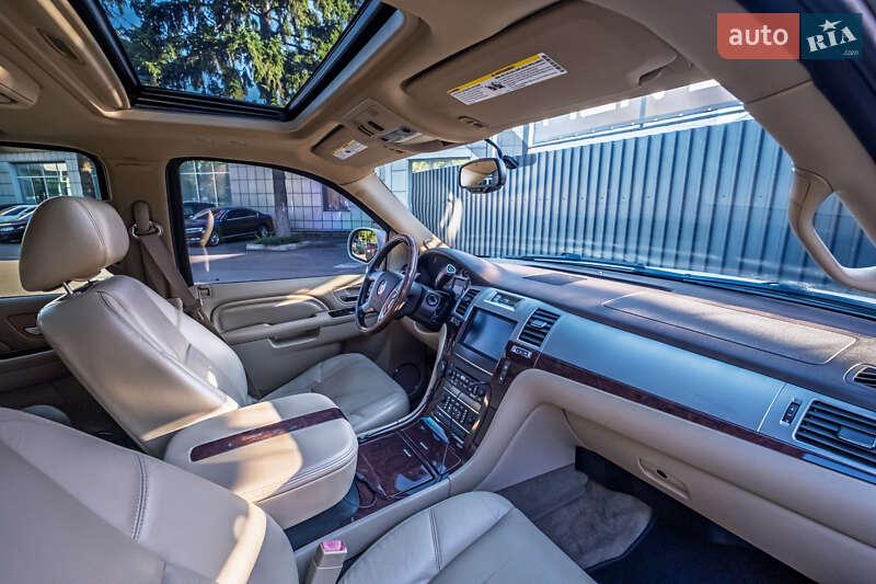 Позашляховик / Кросовер Cadillac Escalade 2011 в Києві