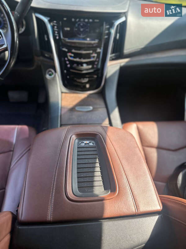 Внедорожник / Кроссовер Cadillac Escalade 2018 в Харькове
