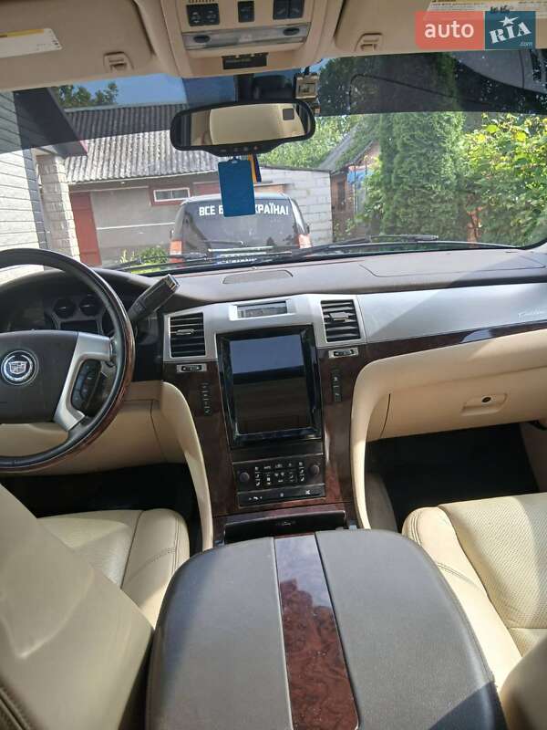 Внедорожник / Кроссовер Cadillac Escalade 2007 в Вараше фото 5 Внедорожник / Кроссовер Cadillac Escalade 2007 в Вараше