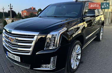 Внедорожник / Кроссовер Cadillac Escalade 2016 в 