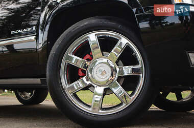 Позашляховик / Кросовер Cadillac Escalade 2008 в 