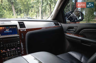 Позашляховик / Кросовер Cadillac Escalade 2008 в 