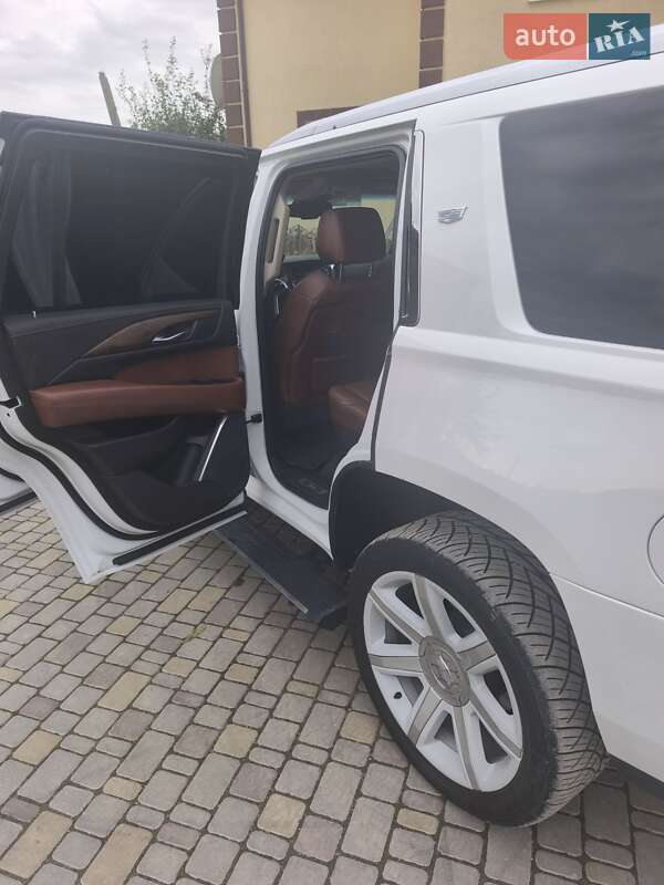 Позашляховик / Кросовер Cadillac Escalade 2016 в Хмельницькому