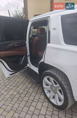 Позашляховик / Кросовер Cadillac Escalade 2016 в 