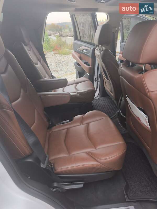 Позашляховик / Кросовер Cadillac Escalade 2016 в Хмельницькому