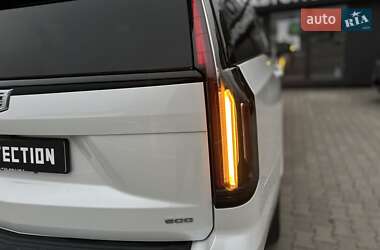 Позашляховик / Кросовер Cadillac Escalade 2021 в 