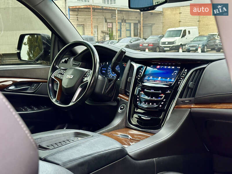 Внедорожник / Кроссовер Cadillac Escalade 2016 в Киеве фото 18 Внедорожник / Кроссовер Cadillac Escalade 2016 в Киеве