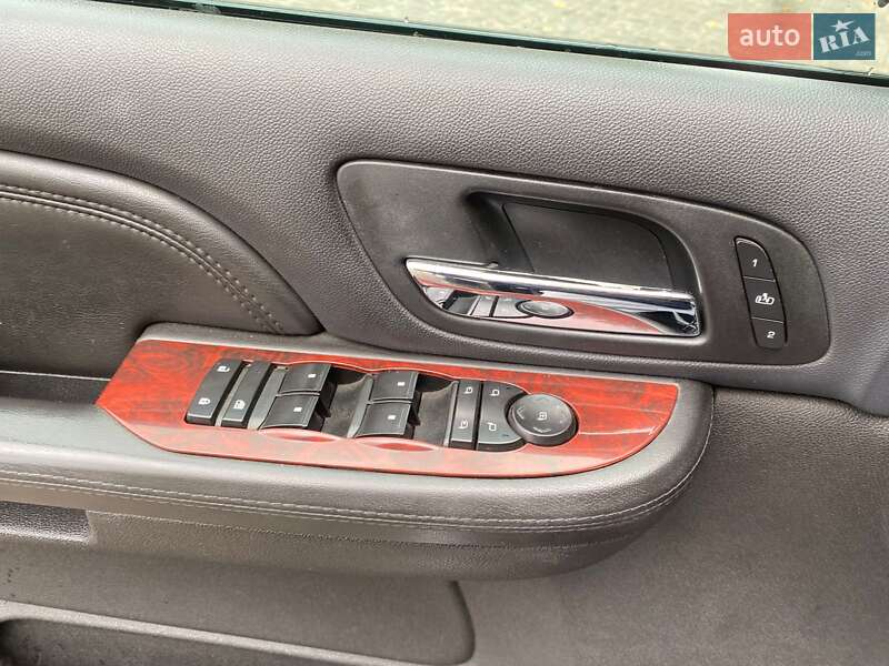 Позашляховик / Кросовер Cadillac Escalade 2008 в Дніпрі фото 9 Позашляховик / Кросовер Cadillac Escalade 2008 в Дніпрі