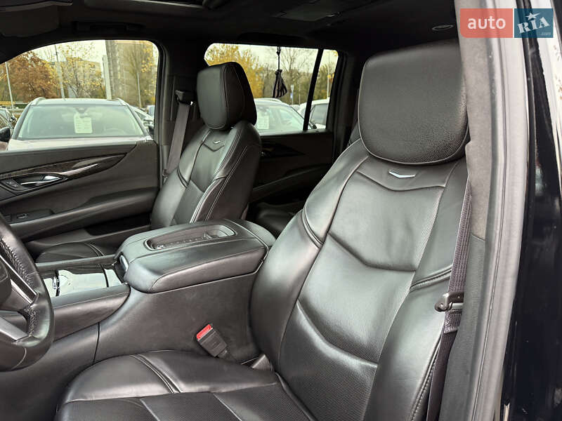 Внедорожник / Кроссовер Cadillac Escalade 2015 в Киеве