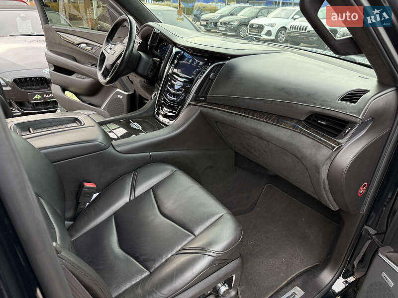 Внедорожник / Кроссовер Cadillac Escalade 2015 в Киеве