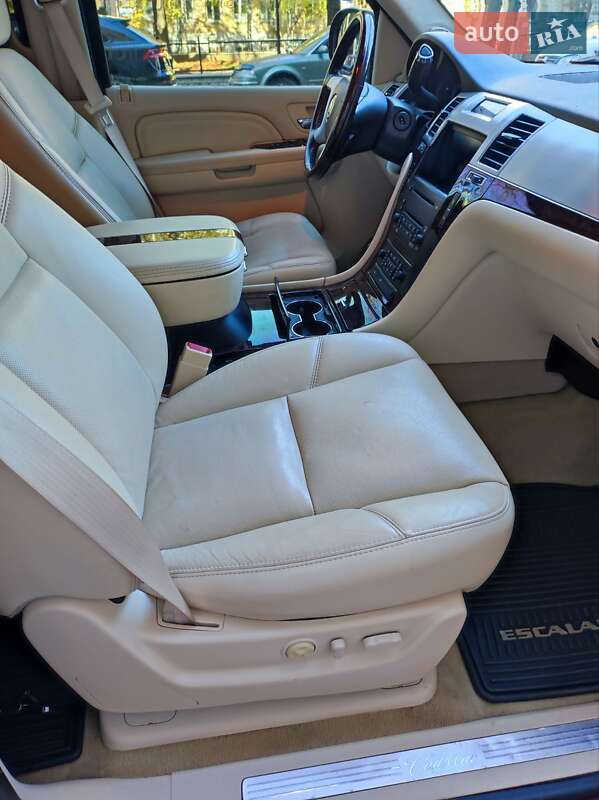 Позашляховик / Кросовер Cadillac Escalade 2007 в Києві фото 5 Позашляховик / Кросовер Cadillac Escalade 2007 в Києві