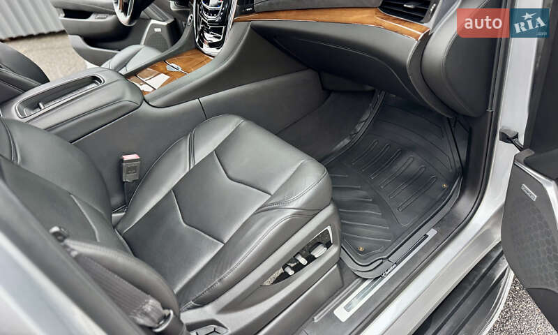 Позашляховик / Кросовер Cadillac Escalade 2016 в Києві фото 36 Позашляховик / Кросовер Cadillac Escalade 2016 в Києві