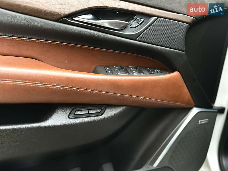 Позашляховик / Кросовер Cadillac Escalade 2016 в Тернополі фото 32 Позашляховик / Кросовер Cadillac Escalade 2016 в Тернополі