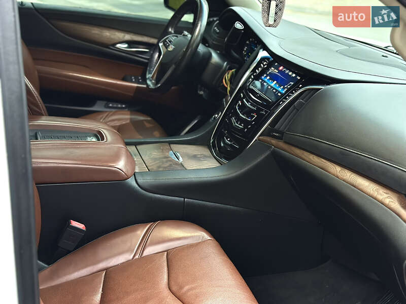 Позашляховик / Кросовер Cadillac Escalade 2016 в Тернополі фото 39 Позашляховик / Кросовер Cadillac Escalade 2016 в Тернополі