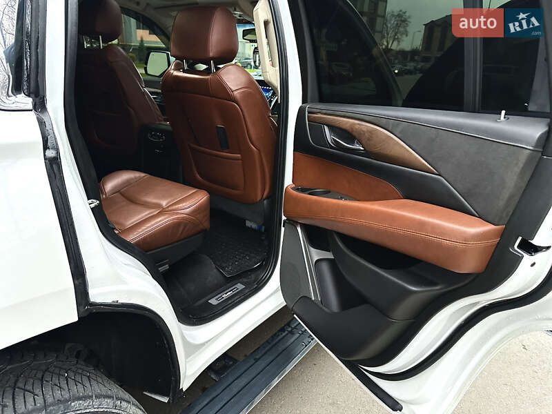 Позашляховик / Кросовер Cadillac Escalade 2016 в Тернополі фото 41 Позашляховик / Кросовер Cadillac Escalade 2016 в Тернополі