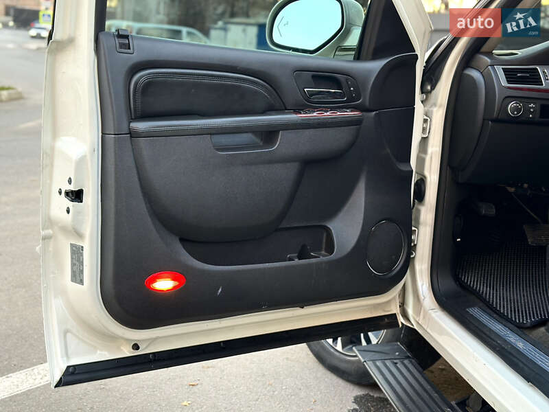 Позашляховик / Кросовер Cadillac Escalade 2013 в Тернополі фото 31 Позашляховик / Кросовер Cadillac Escalade 2013 в Тернополі