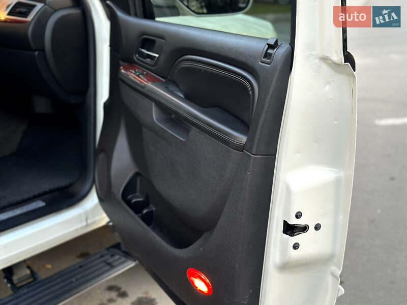 Позашляховик / Кросовер Cadillac Escalade 2013 в Тернополі фото 37 Позашляховик / Кросовер Cadillac Escalade 2013 в Тернополі