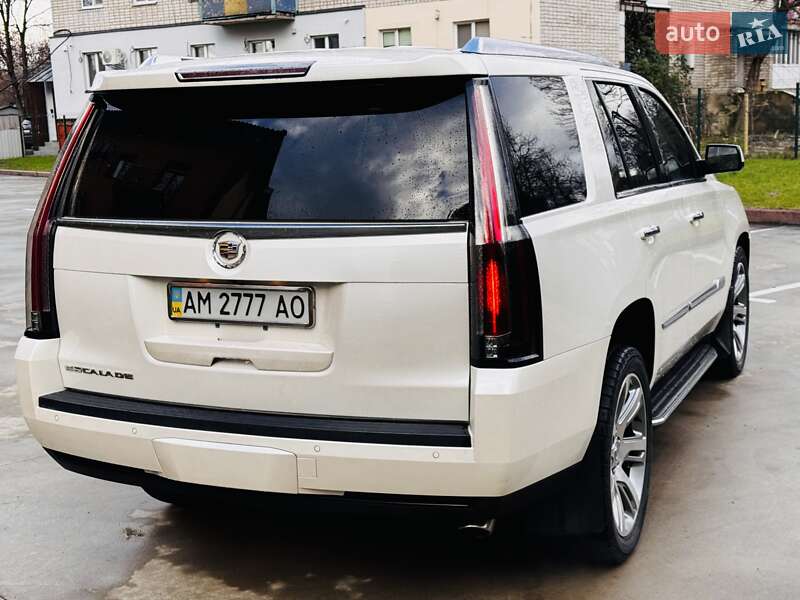 Внедорожник / Кроссовер Cadillac Escalade 2014 в Коростене