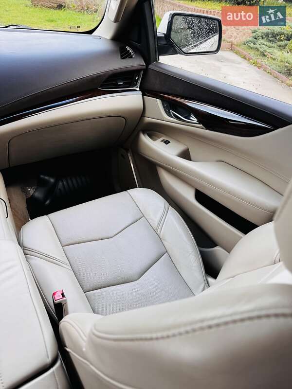 Внедорожник / Кроссовер Cadillac Escalade 2014 в Коростене