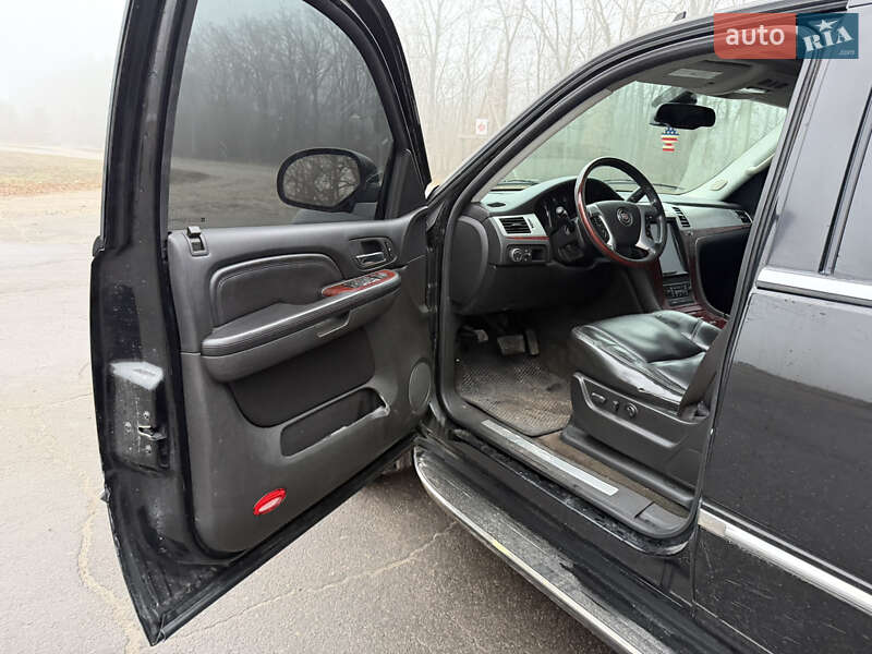 Позашляховик / Кросовер Cadillac Escalade 2007 в Умані фото 31 Позашляховик / Кросовер Cadillac Escalade 2007 в Умані