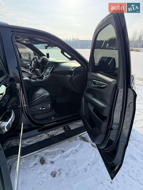 Внедорожник / Кроссовер Cadillac Escalade 2018 в Кривом Роге