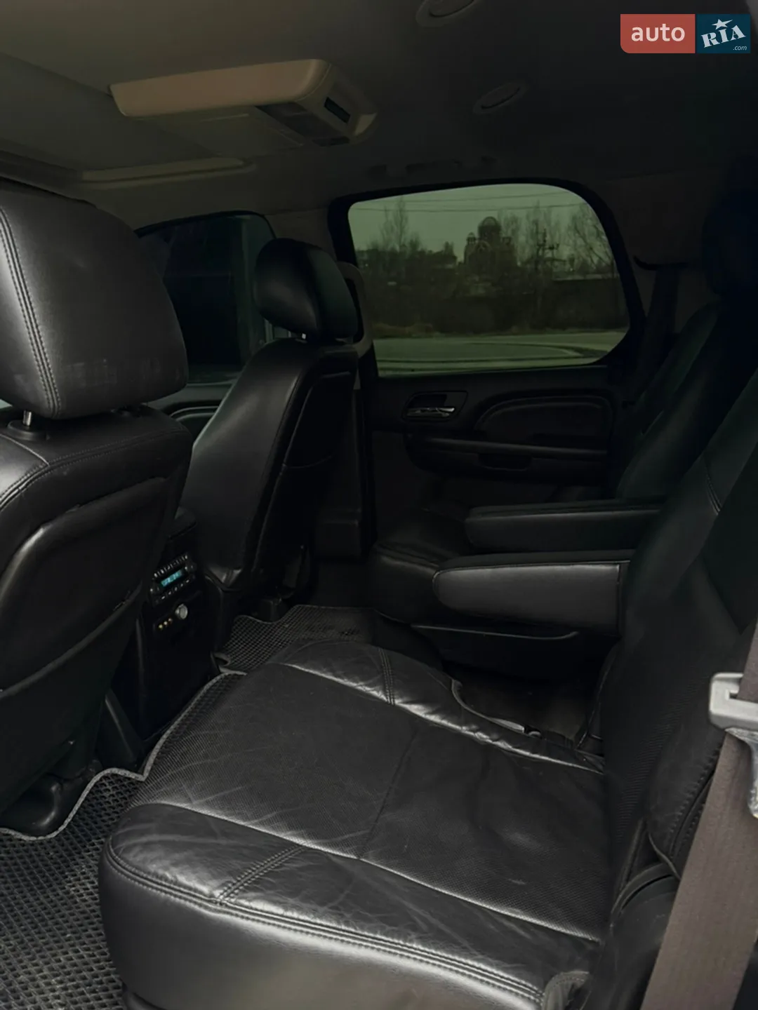 2011 Cadillac Escalade - мініатюра 15