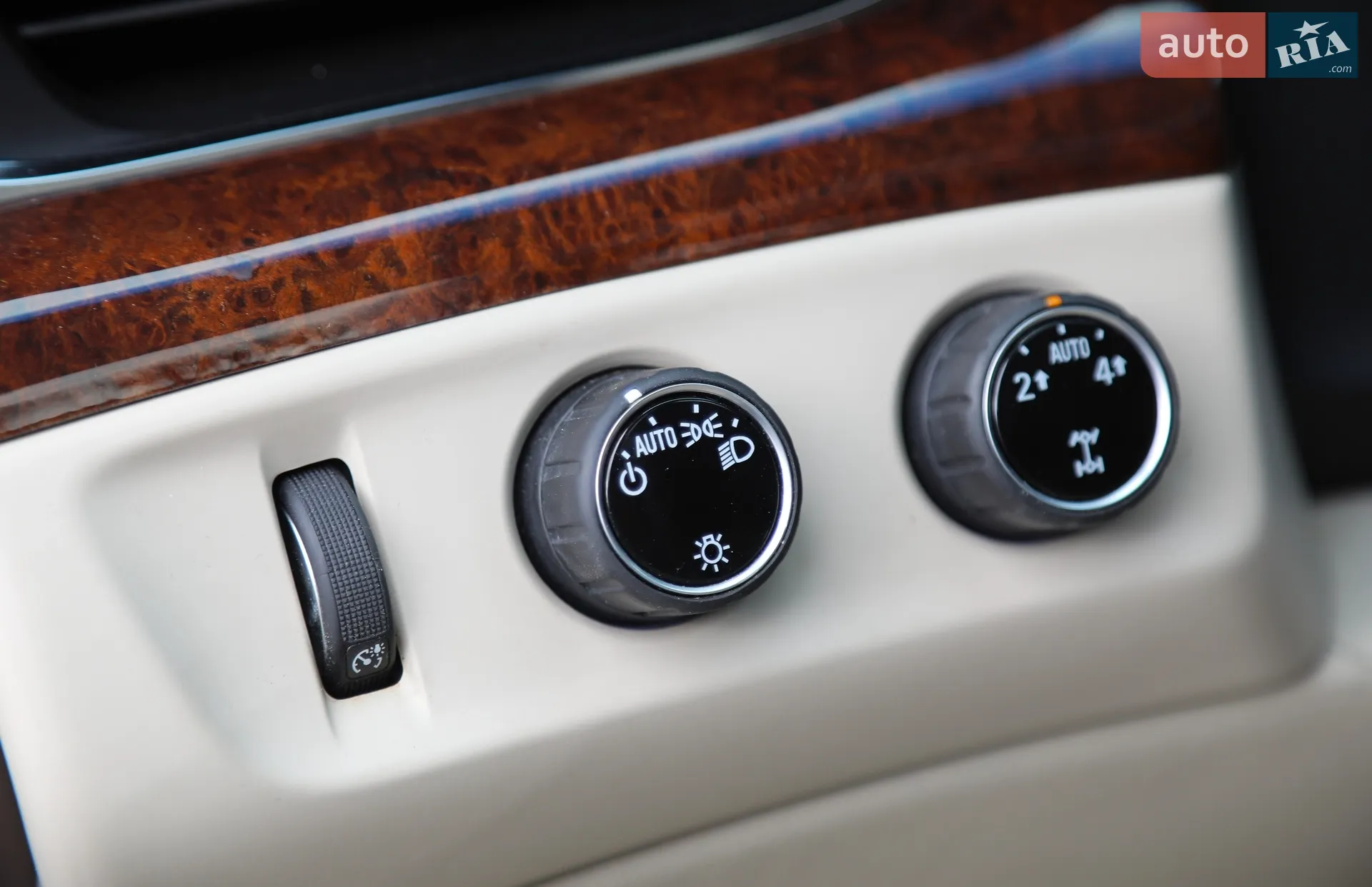2014 Cadillac Escalade - мініатюра 25