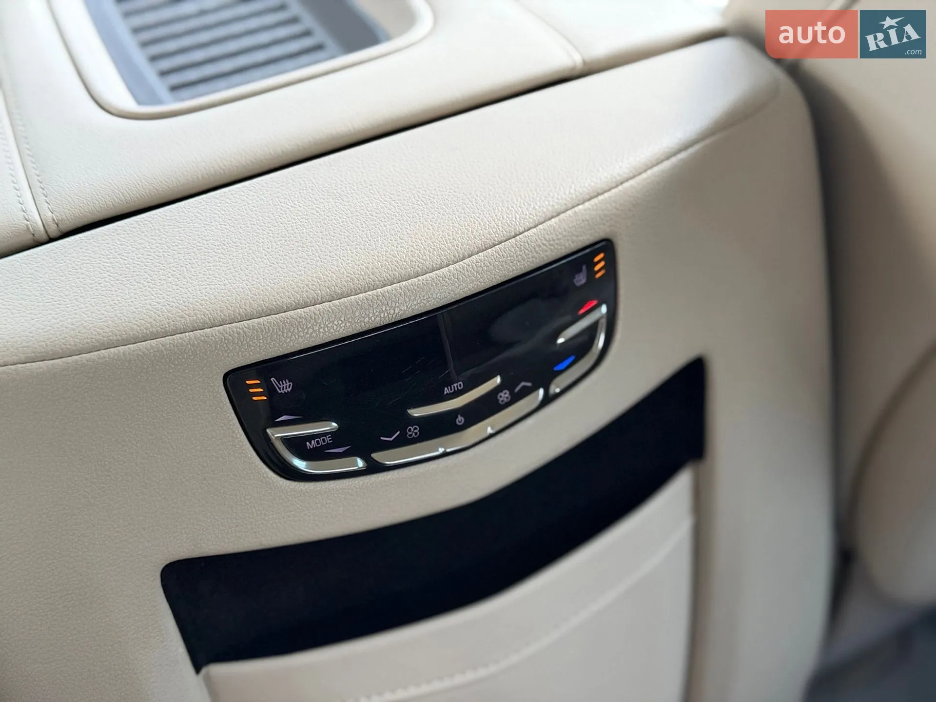 2018 Cadillac Escalade - мініатюра 27