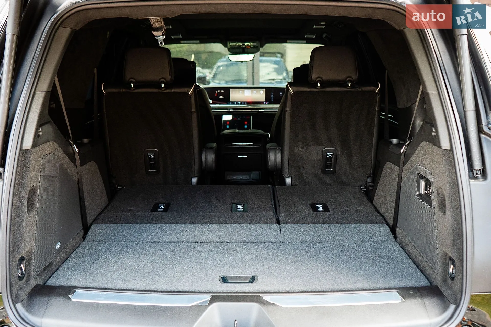 2026 Cadillac Escalade - мініатюра 16
