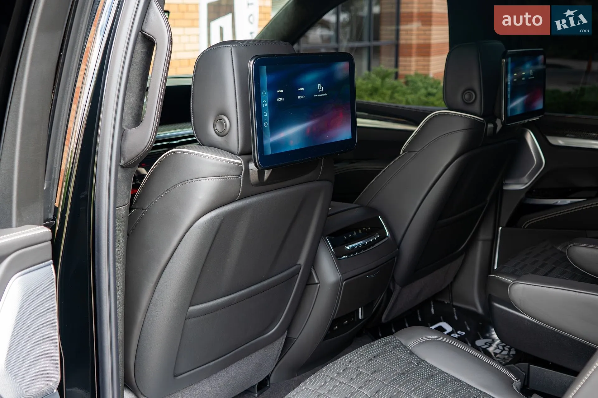 2026 Cadillac Escalade - мініатюра 58