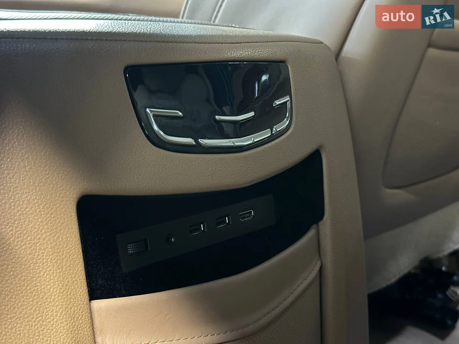 2017 Cadillac Escalade - мініатюра 36