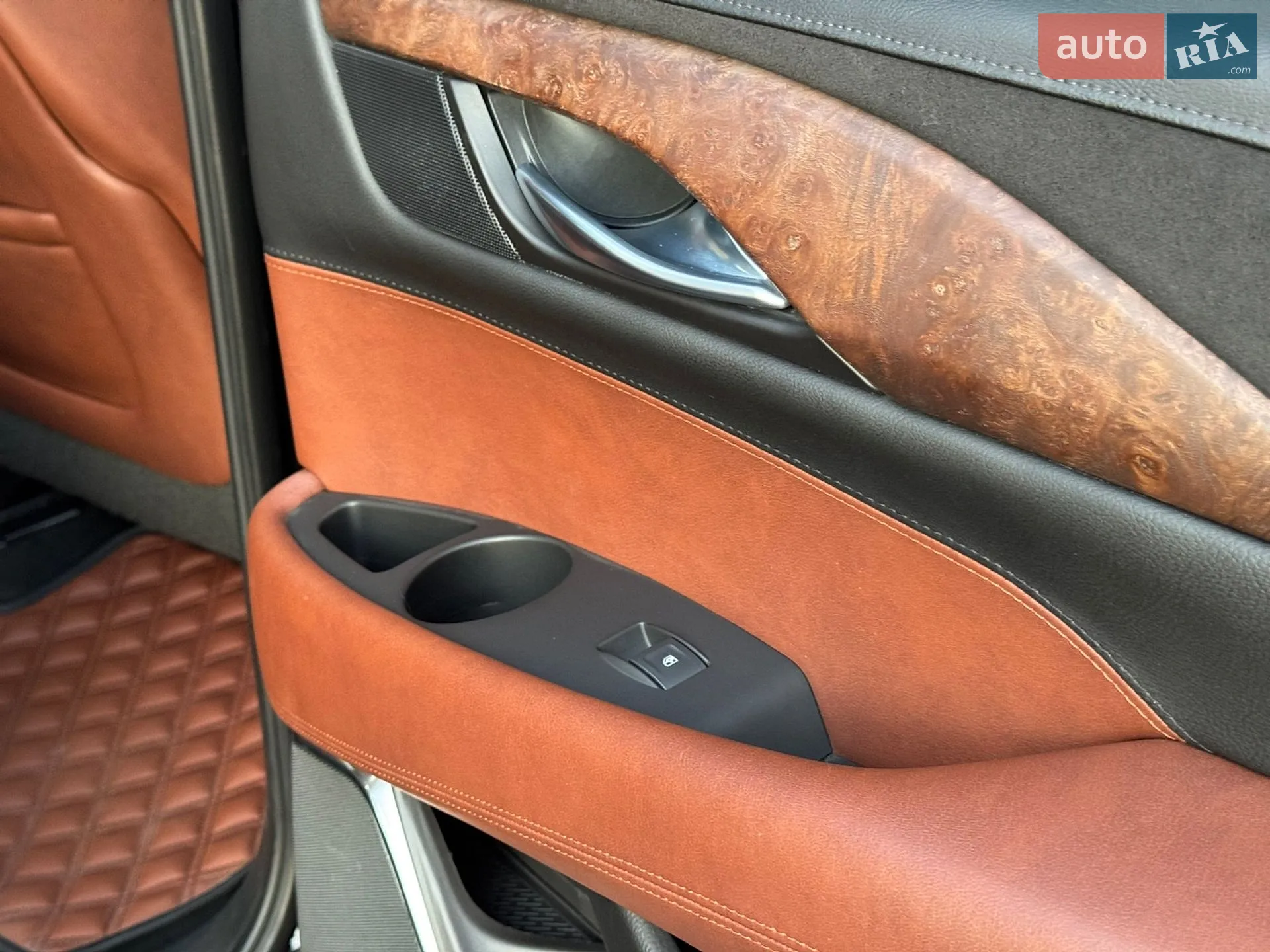 2015 Cadillac Escalade - мініатюра 25