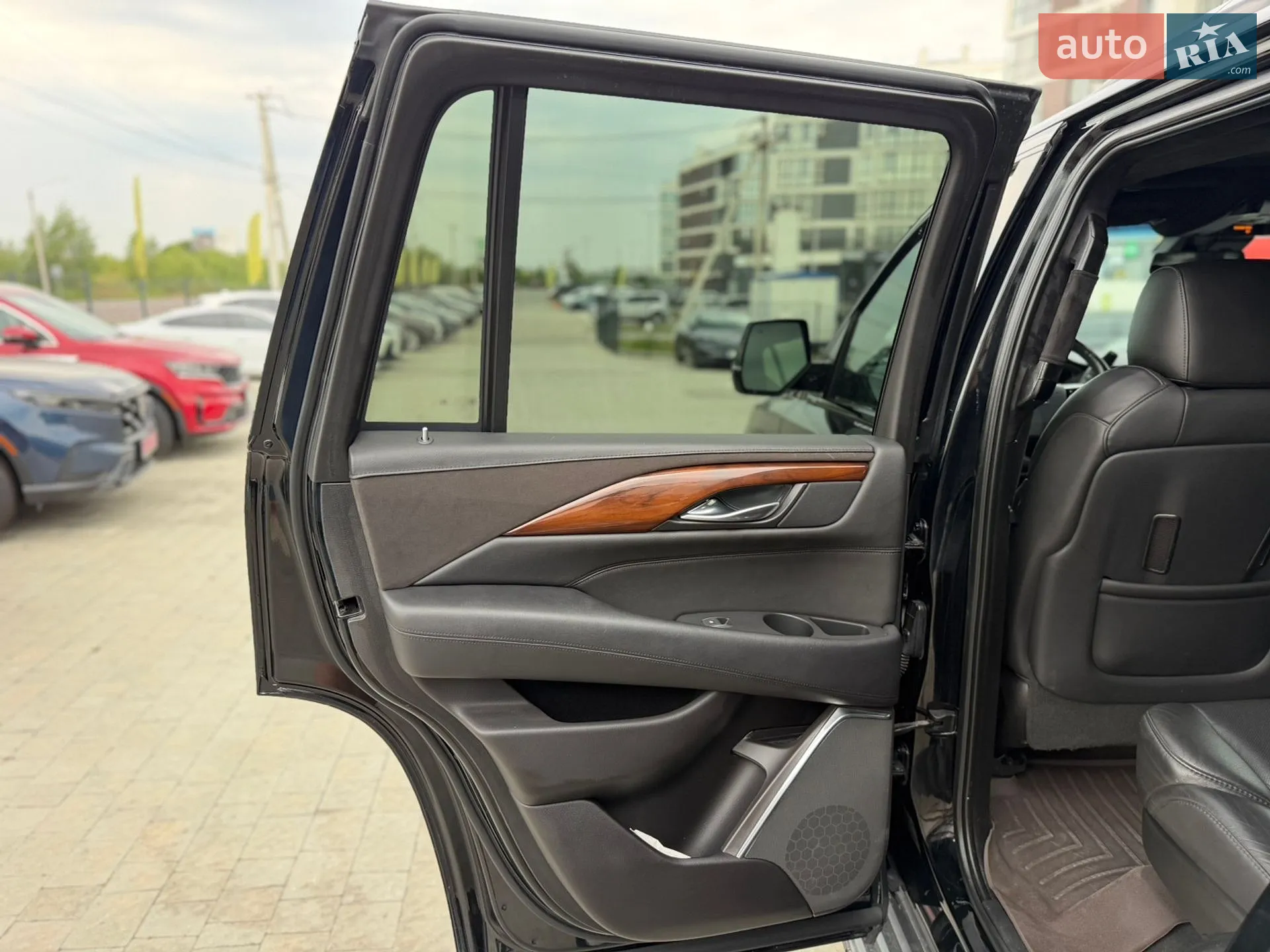 2017 Cadillac Escalade - мініатюра 26