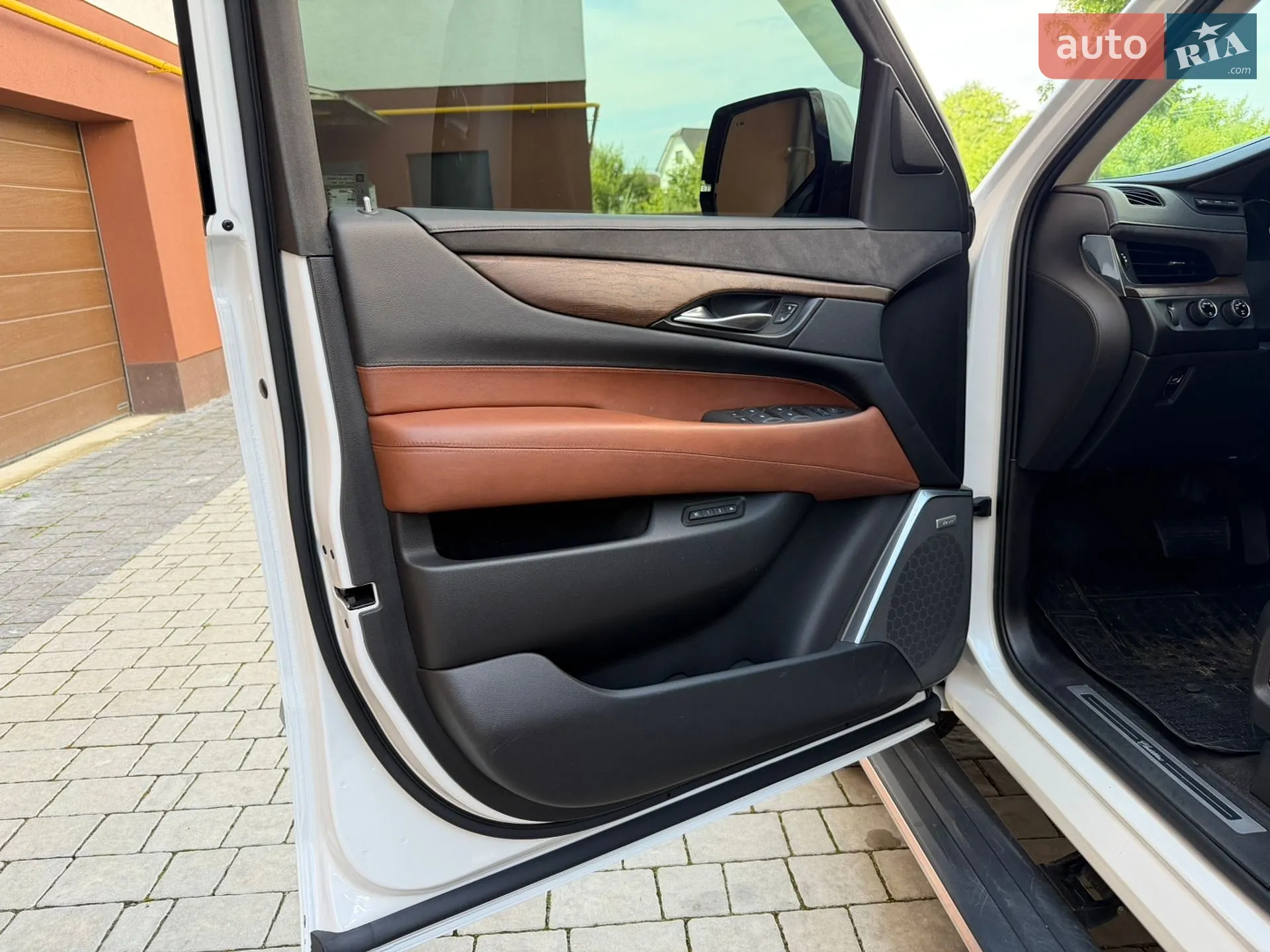 2016 Cadillac Escalade - мініатюра 40