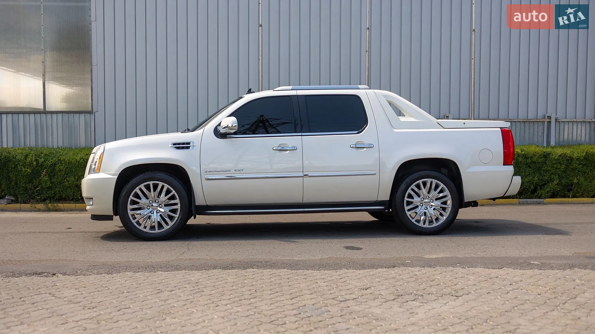2012 Cadillac Escalade - мініатюра 3