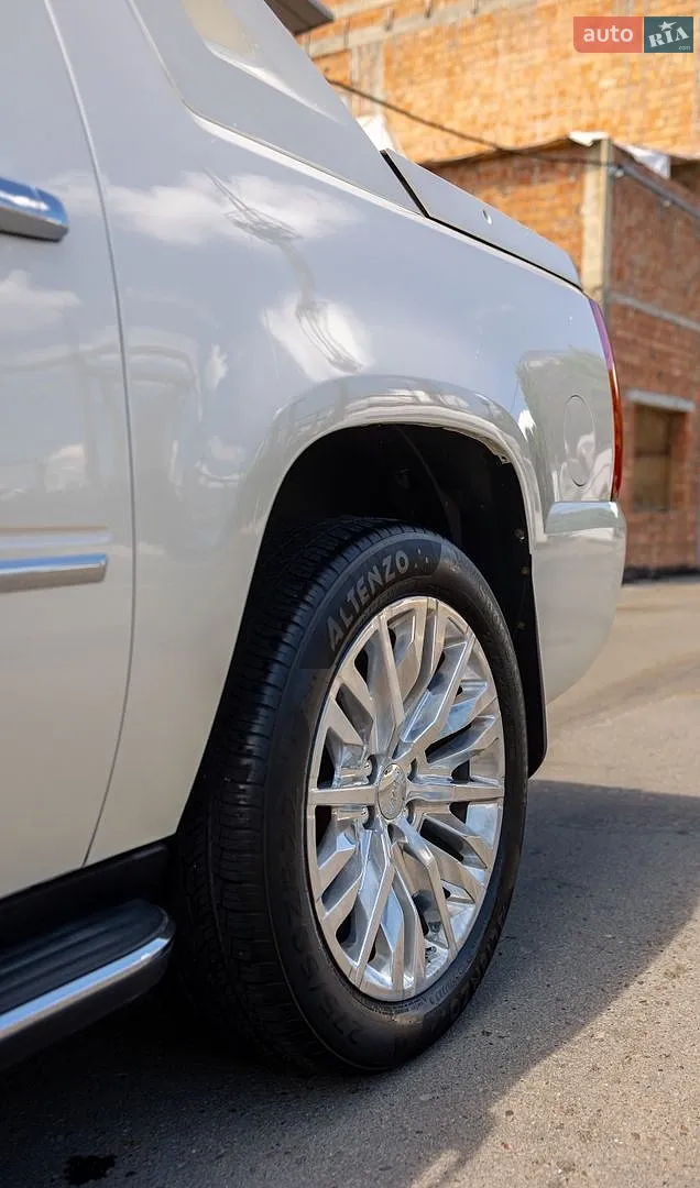2012 Cadillac Escalade - мініатюра 17
