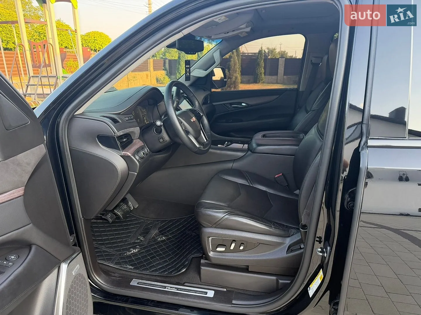2015 Cadillac Escalade - мініатюра 12