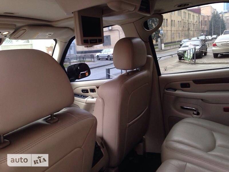 Внедорожник / Кроссовер Cadillac Escalade 2004 в Киеве