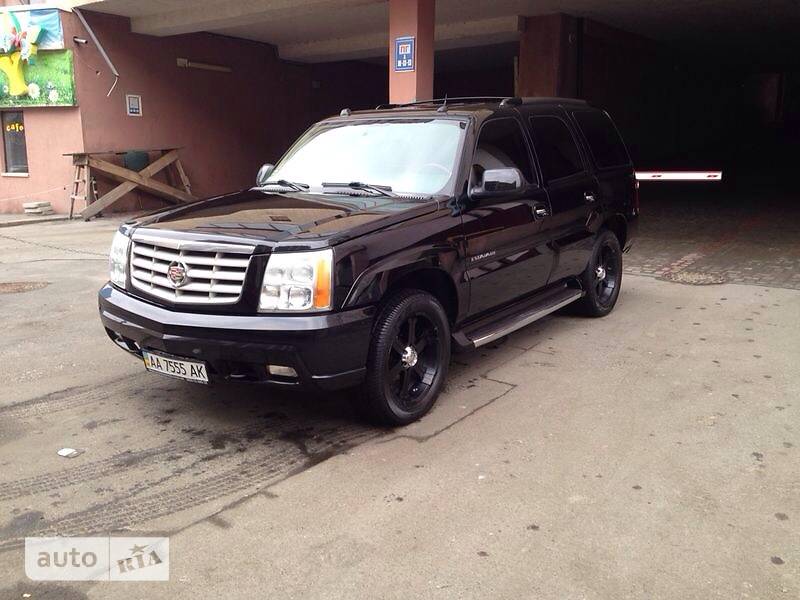 Внедорожник / Кроссовер Cadillac Escalade 2004 в Киеве
