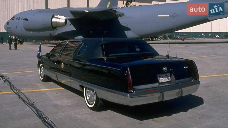 Лимузин Cadillac Fleetwood 1994 в Киеве