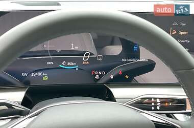 Внедорожник / Кроссовер Cadillac Lyriq 2023 в 