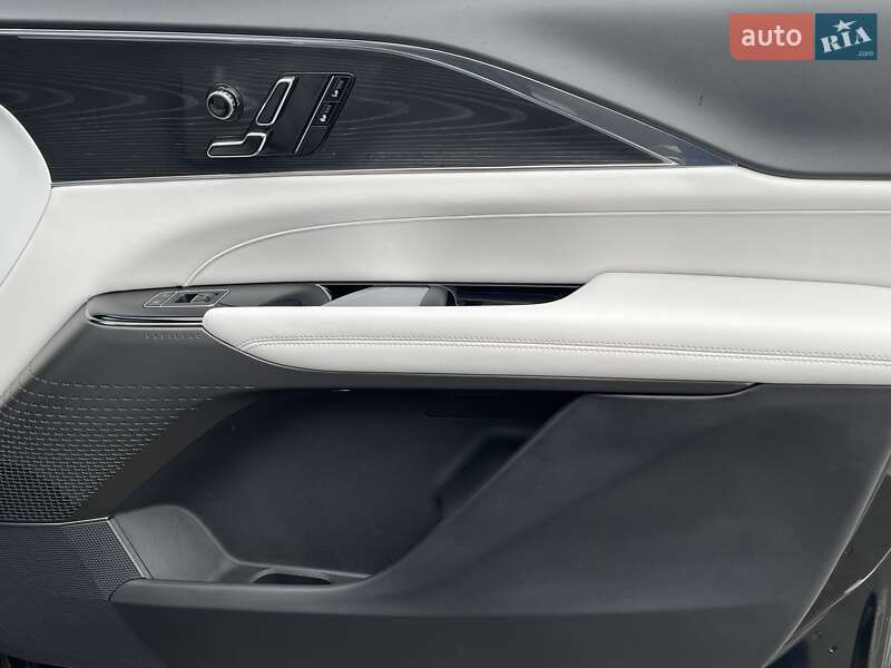 Внедорожник / Кроссовер Cadillac Lyriq 2023 в Киеве