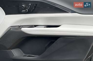 Внедорожник / Кроссовер Cadillac Lyriq 2023 в 