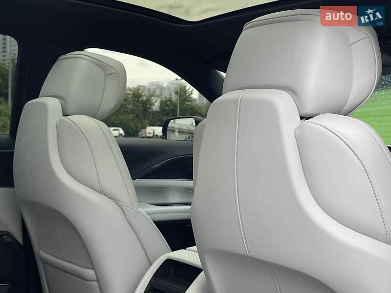 Внедорожник / Кроссовер Cadillac Lyriq 2023 в Киеве