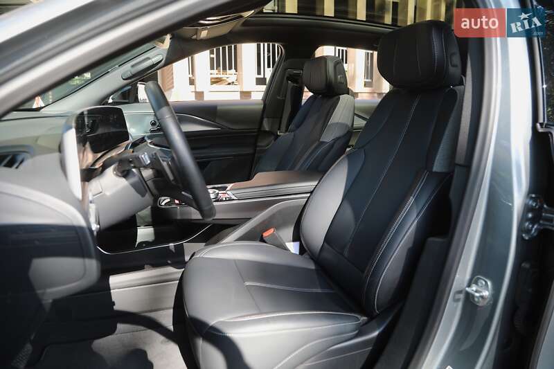 Внедорожник / Кроссовер Cadillac Lyriq 2024 в Харькове