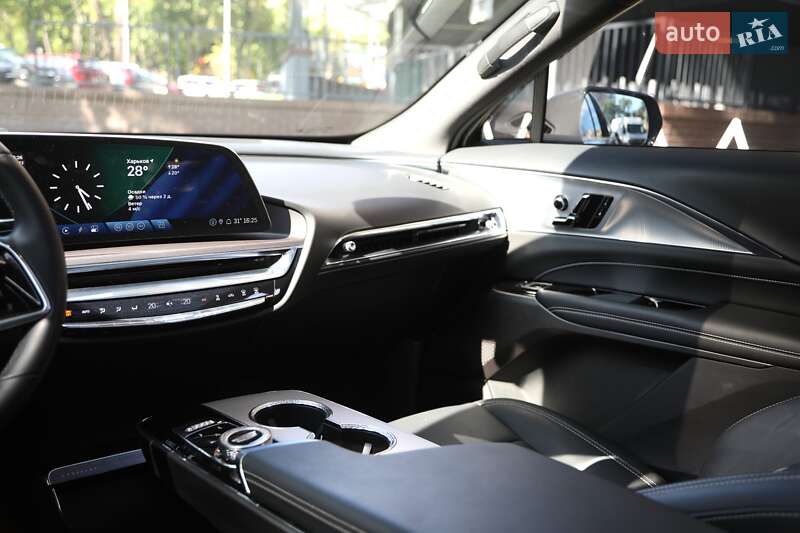 Внедорожник / Кроссовер Cadillac Lyriq 2024 в Харькове